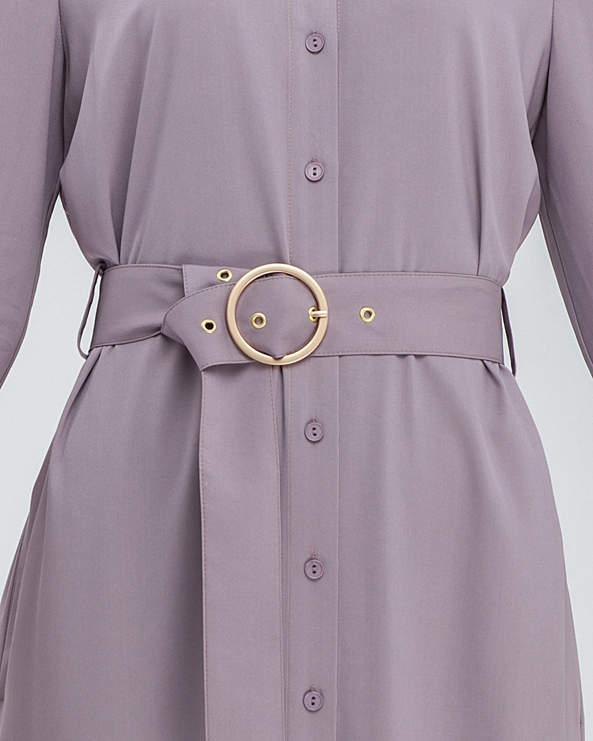 Платье DR058, цвет: пыльно-розовый Allweneed Платье-рубашка длины миди с застежкой на пуговицы и рукавом 3/4. Дополнено поясом в тон изделия с золотой матовой пряжкой. Это платье по-настоящему многофункциональное, потому что его можно носить не только как платье, но и как накидку.
На модели размер XS