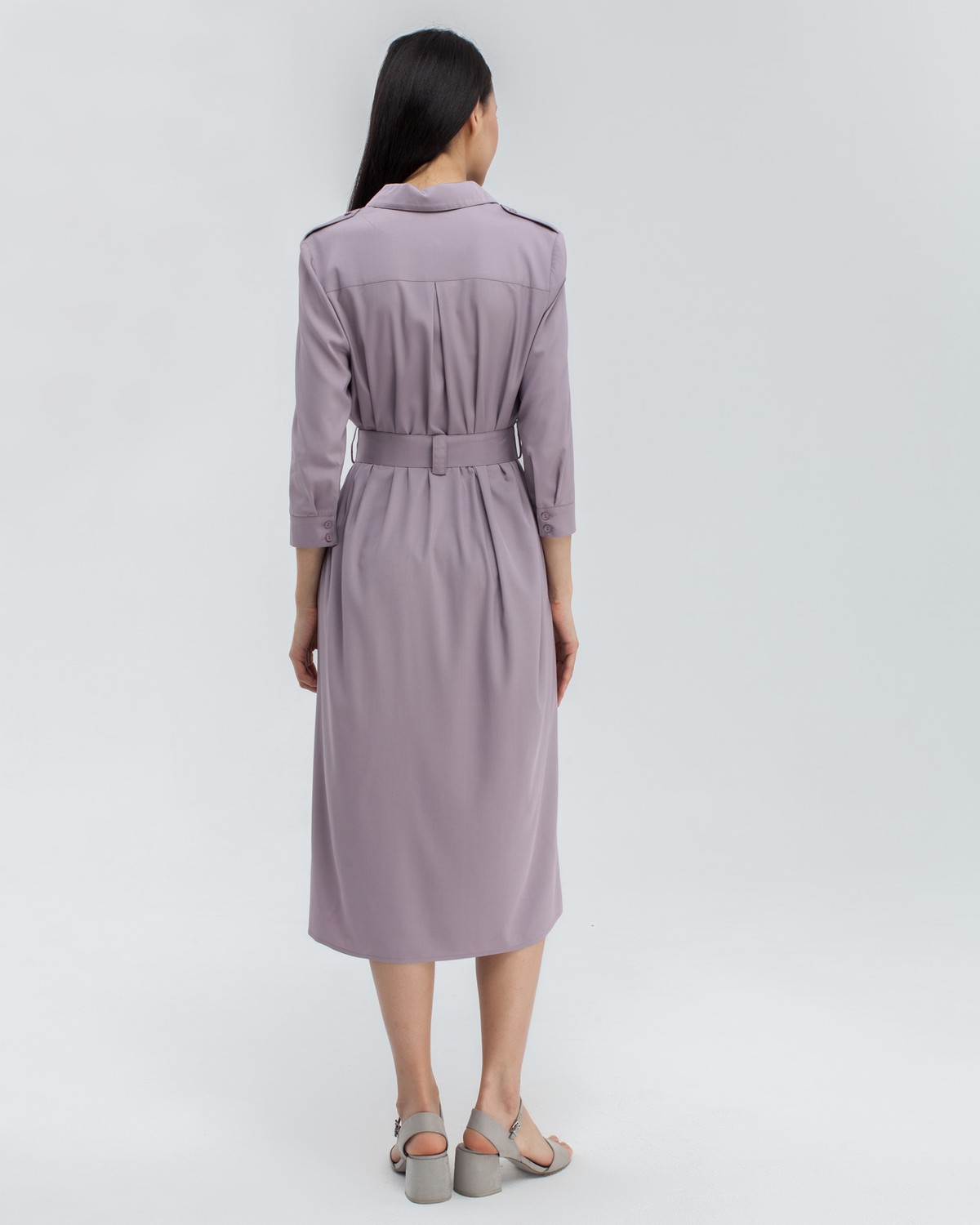 Платье DR058, цвет: пыльно-розовый Allweneed Платье-рубашка длины миди с застежкой на пуговицы и рукавом 3/4. Дополнено поясом в тон изделия с золотой матовой пряжкой. Это платье по-настоящему многофункциональное, потому что его можно носить не только как платье, но и как накидку.
На модели размер XS