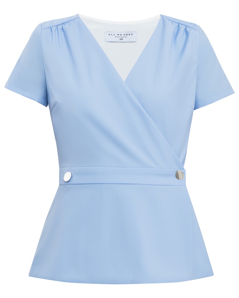Блуза BL013, цвет: голубой Allweneed Лёгкая блуза с коротким рукавом и запАхом, застегивается на пуговицы, дополнена баской, которая подчеркивает талию. Сочетайте с зауженными брюками или шортами для создания яркого летнего образа.
На модели размер XS