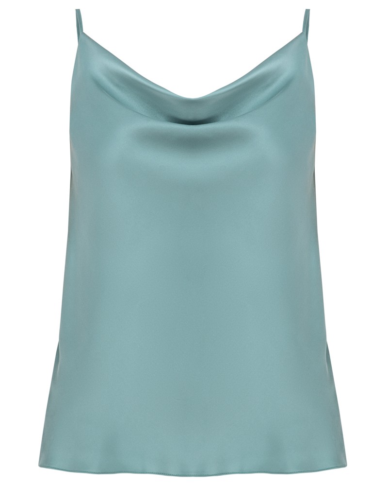 Двухслойный шёлковый топ в бельевом стиле с шалевым воротником, регулируемый бретелями. Невероятно нежный материал и драпировка делают топ идеальным для создания вечерних образов.
