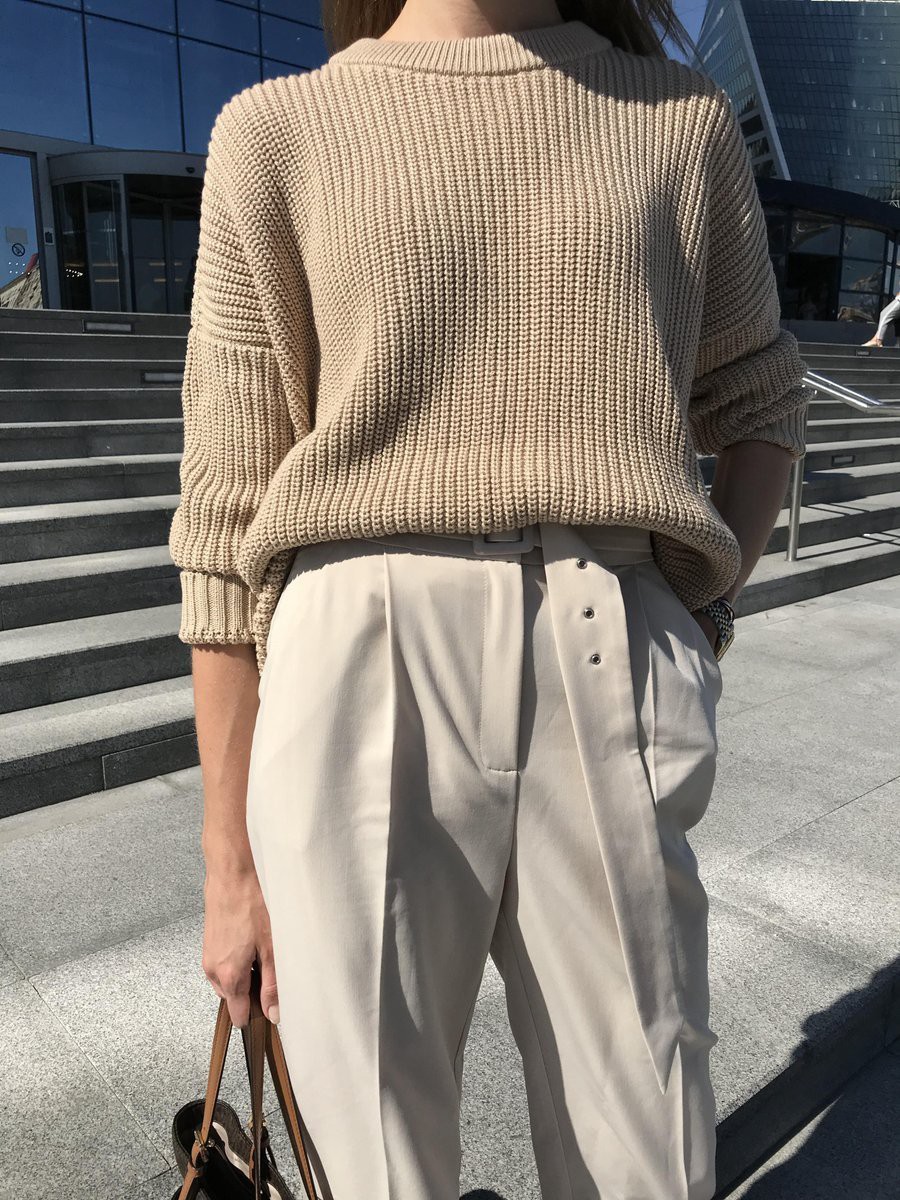 Свитер OVERSIZE SW001-1, цвет: бежевый Allweneed Хлопковый свитер крупной вязки с круглым вырезом.Cвитероверсайзпозволяет создать множество образов, которыеподчеркнут девичью хрупкость. В нем удобно и уютно,его обладательница будет выглядеть как никогда женственно и изящно.