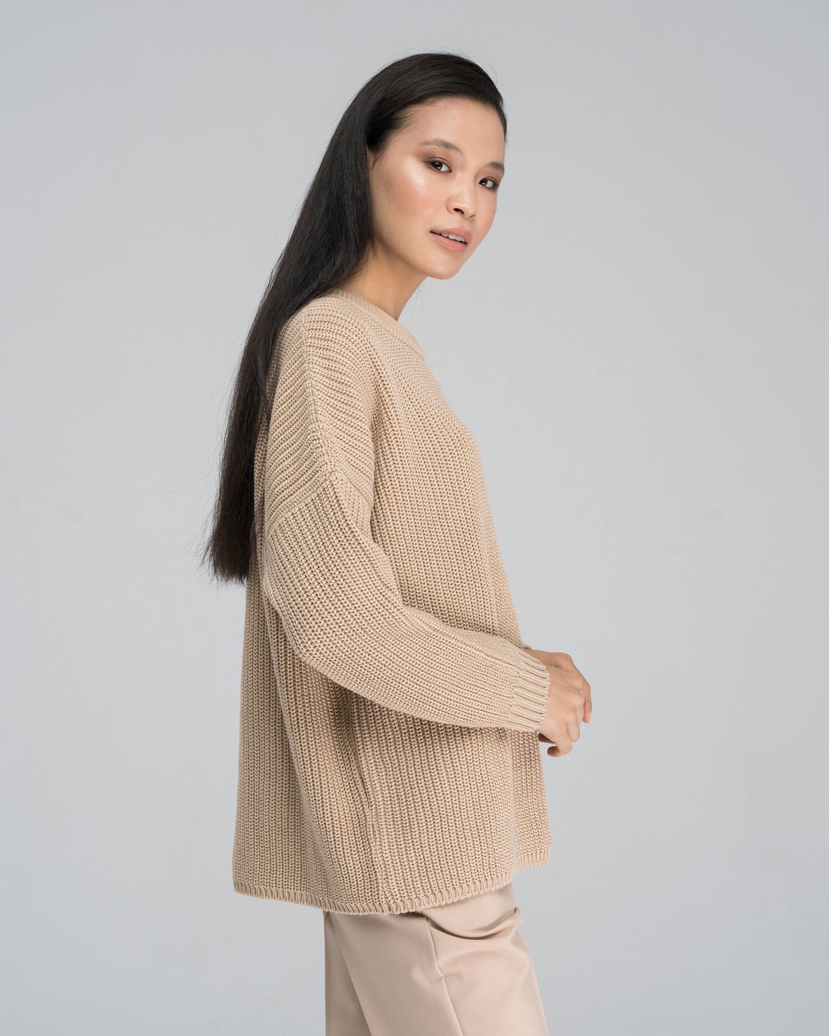 Свитер OVERSIZE SW001-1, цвет: бежевый Allweneed Хлопковый свитер крупной вязки с круглым вырезом.Cвитероверсайзпозволяет создать множество образов, которыеподчеркнут девичью хрупкость. В нем удобно и уютно,его обладательница будет выглядеть как никогда женственно и изящно.