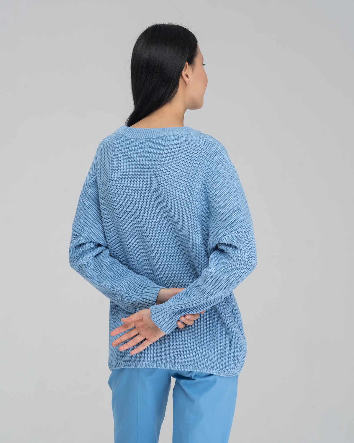 Свитер OVERSIZE SW001-1, цвет: голубой Allweneed Хлопковый свитер крупной вязки с круглым вырезом.Cвитероверсайзпозволяет создать множество образов, которыеподчеркнут девичью хрупкость. В нем удобно и уютно,его обладательница будет выглядеть как никогда женственно и изящно.