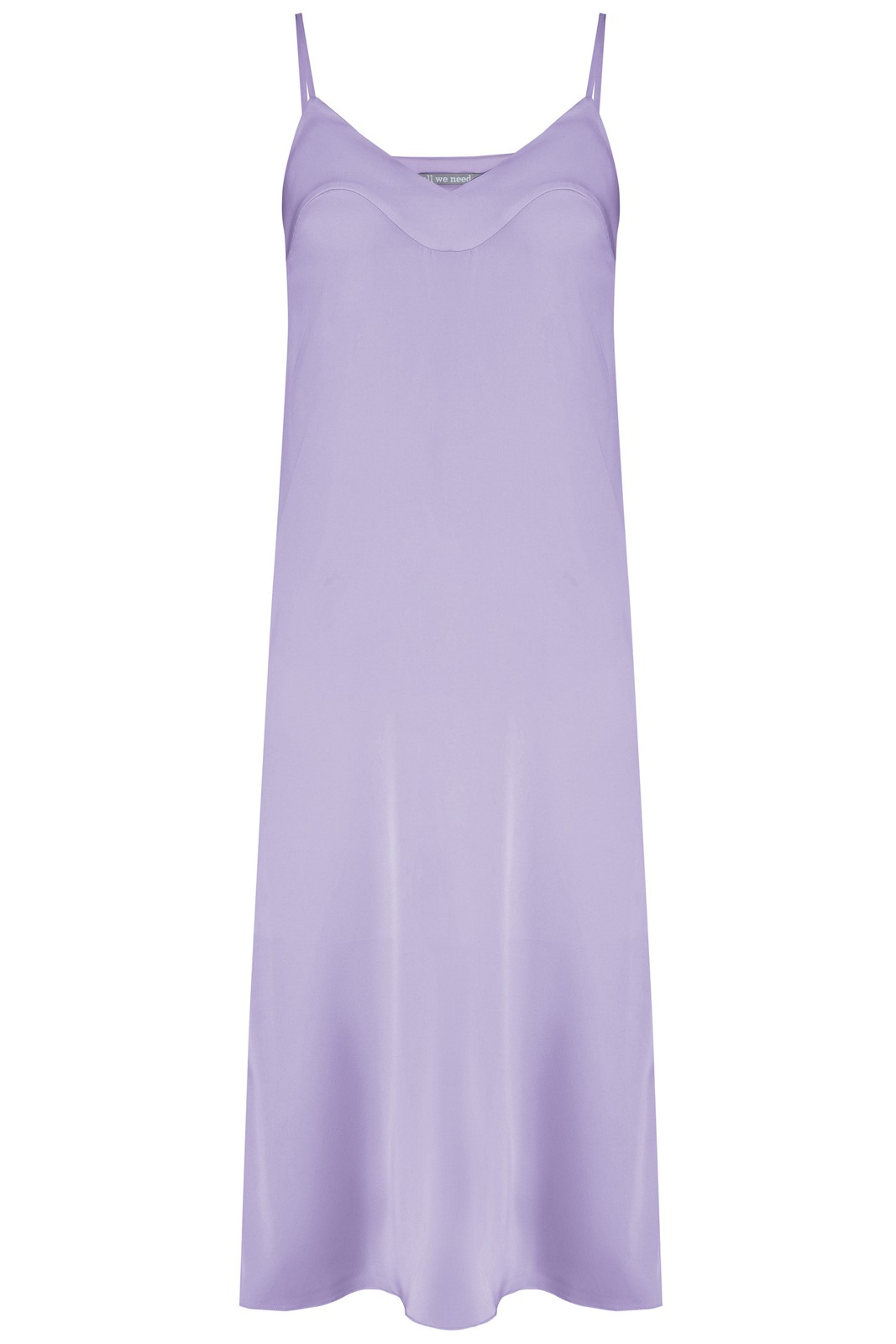 Платье-комбинация из вискозного шелка в бельевом стиле на подкладке. Дополнено повязкой на голову в тон изделия. Платье универсально за счет базового и минималистичного кроя-с ним можно создать бесконечное количество стильных образов: носите платье с жакетом в офис, с рубашкой на прогулку и с объемным свитером на одно плечо на свидание.