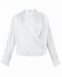 Объемная блуза с английским воротником и драпировкой на плечах из шелковистой вискозы. Сочетайте блузу с вещами с высокой посадкой для создания стильных деловых и вечерних образов.

На модели размер XS
