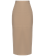 Прямая юбка-карандаш длины миди. В среднем шве по спинке застежка на потайную молнию. Юбка состоит из четырех частей - со средним швом и горизонтальным, выше колена. Сзади присутствует разрев, который не будет стеснять движение. Базовая юбка, которую можно сочетать с жакетами и блузами различных цветов.

На модели размер XS