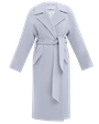 Пальто-халат длины миди с клапанами на карманах, рукавом реглан. Дополнено декоративными отстрочками и воротником-стойка с фигурным вырезом. Данная модель красиво подчеркивает женственные формы за счет пояса.

На модели размер XS