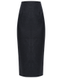 Прямая юбка-карандаш длины миди. В среднем шве по спинке застежка на потайную молнию. Юбка состоит из четырех частей - со средним швом и горизонтальным, выше колена. Сзади присутствует разрев, который не будет стеснять движение. Базовая юбка, которую можно сочетать с жакетами и блузами различных цветов.

На модели размер XS