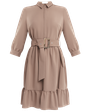 Платье-рубашка длины чуть выше колена и рукавом три четверти. Дополнено воланом на подоле и широким поясом в тон изделия с роговой пряжкой. Женственный силуэт платья позволит создать игривый, осеннийобраз.

На модели размер XS