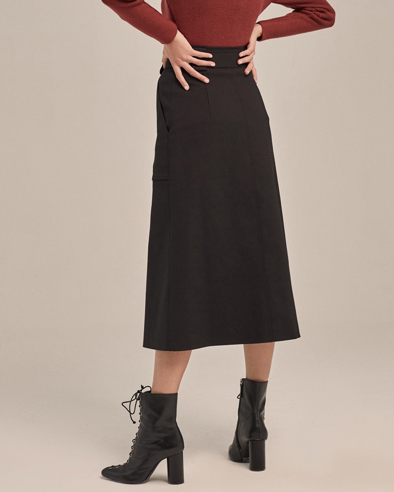 Юбка-трапеция двубортная миди, цвет: Черный Allweneed Двубортная юбка,расширенная к низу, с отрезным поясом,застегивающимся на 1 пуговицу и 1 глазковую петлю. Съемный пояс позволяет дополнять образ подходящими аксессуарами. Юбку можно сочетать как со строгой рубашкой, так и с расслабленной блузой для вечернего выхода.
На модели размер XS