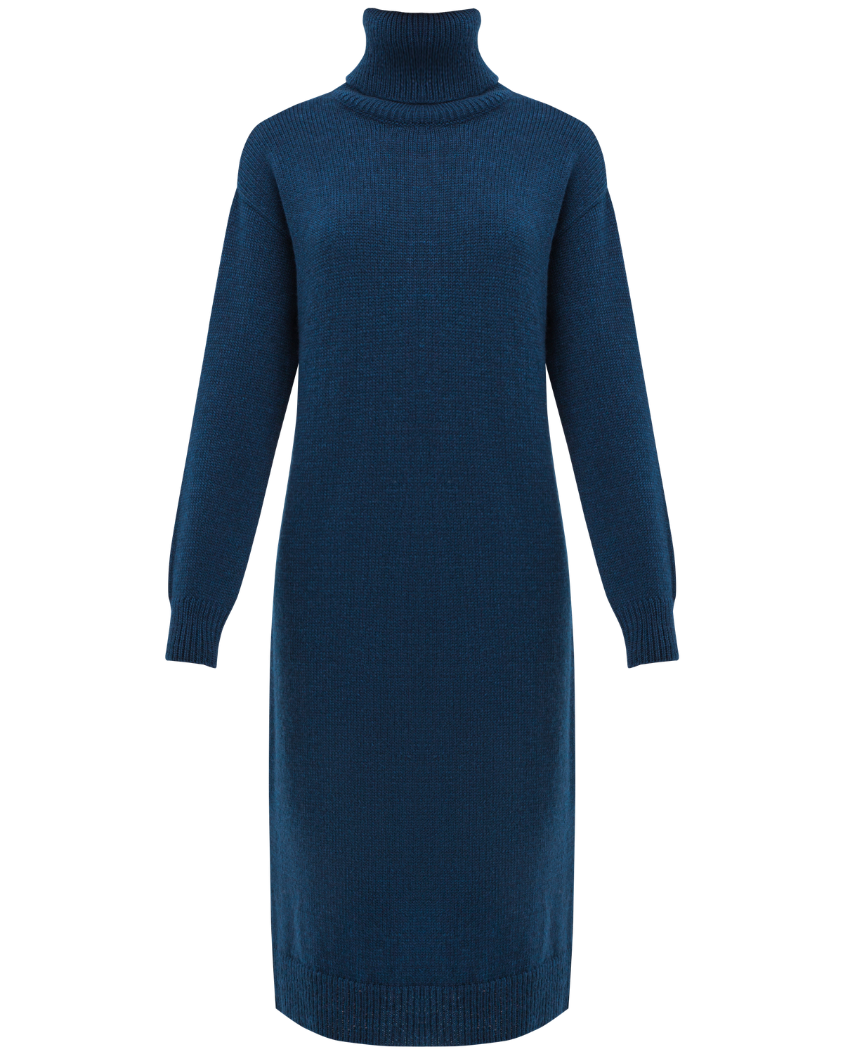 Трикотажное платье длины миди прямого кроя. Дополнено широким высоким воротом. По низу рукава и низу изделия притачан манжет, что создает удобство при ношении платья. Идеальный вариант для прохладных зимнихпрогулок и уютных посиделок с друзьями.