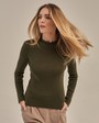 Джемпер из шерстяного трикотажа с длинным рукавом. В сочетании с юбкой в тон позволит создать расслабленный образ в стилеcasual.

На модели размер XS/S