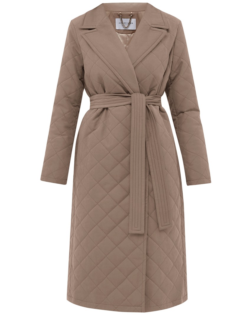 Однобортное стеганое пальто на тонком синтепоне, прямого силуэта. Полочка с центральной бортовой застежкой на 3 пришивные кнопки. Модель дополнена английским воротником и съемным поясом в тон изделия.

Пальто выдержит холод и будет греть вас до -10 градусов.

На модели размер XS