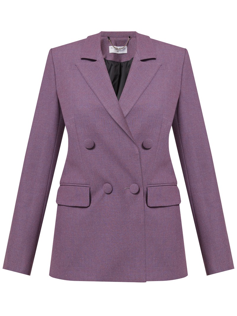 Жакет двубортный с обтяжными пуговицами, цвет: фиолетовый Allweneed Двубортный жакет свободного кроя с обтяжными пуговицами и клапанами на карманах. Сочетайте с брюками в тон для создания изысканного, делового или вечернего образа. Бестселлер базовой коллекции, который мы повторили этой осенью в глубоких природных оттенках.
На модели размер XS