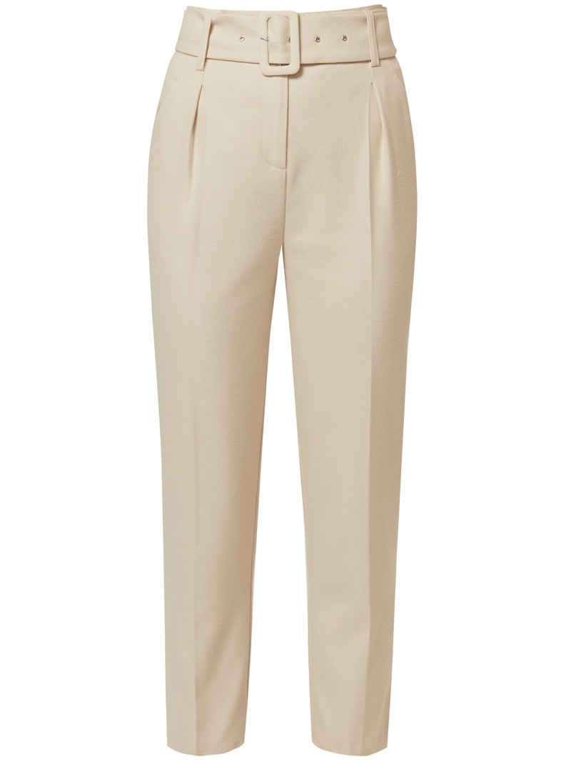 Слегка зауженные брюки на высокой талии. Дополнены поясом с трендовой в этом сезоне роговой пряжкой. Сочетайте с однотонным жакетом из комплекта для создания изысканного, делового или вечернего образа. Брюки этой модели выпускаются в нашей коллекции уже несколько сезонов подряд, поэтому их посадка безупречна.

На модели размер XS