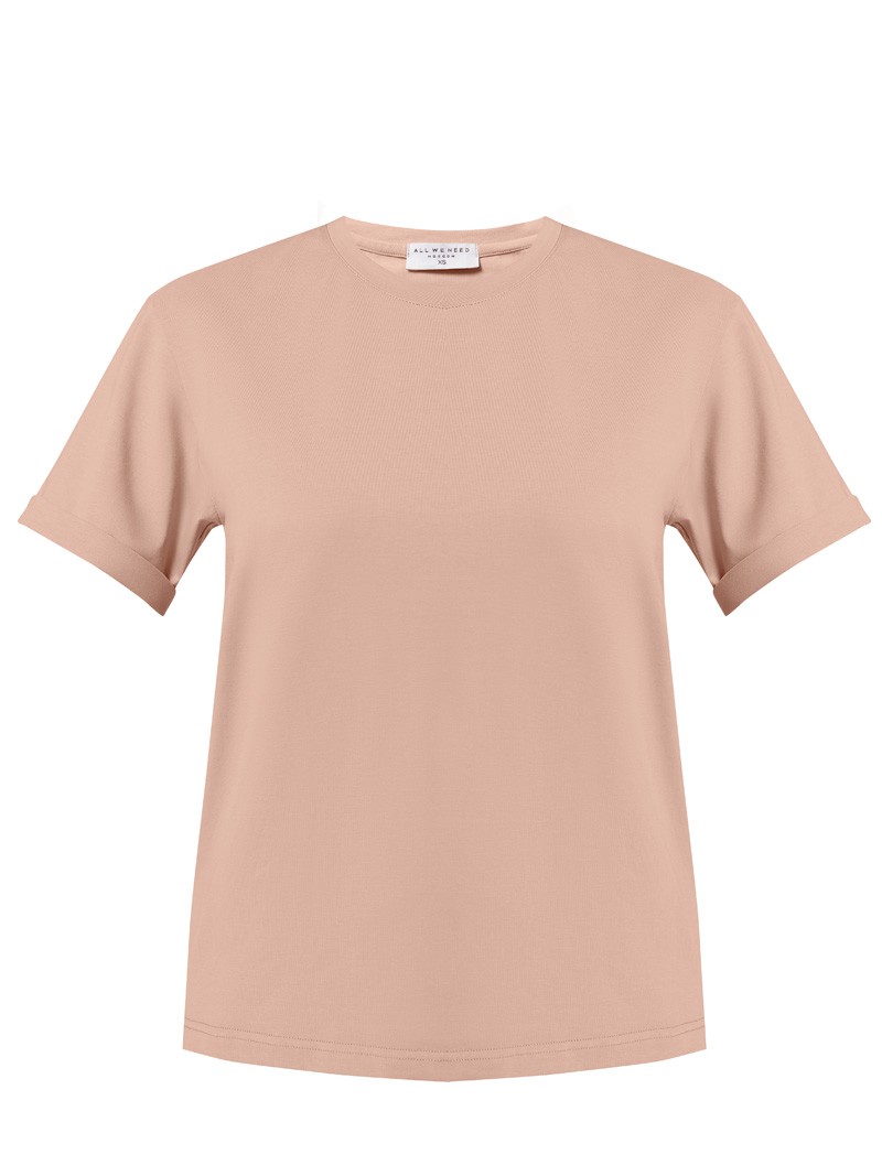 Футболка свободного кроя из слегка тянущегося хлопкового материала. Благодаря специальной силиконовой обработке ткань почти не мнётся. Прошлую партию футболок вы раскупили меньше чем за неделю, поэтому в новой коллекции мы увеличили партию и выпустили их в новыхбазовых, пастельных и приглушенных цветах.

На модели размер XS