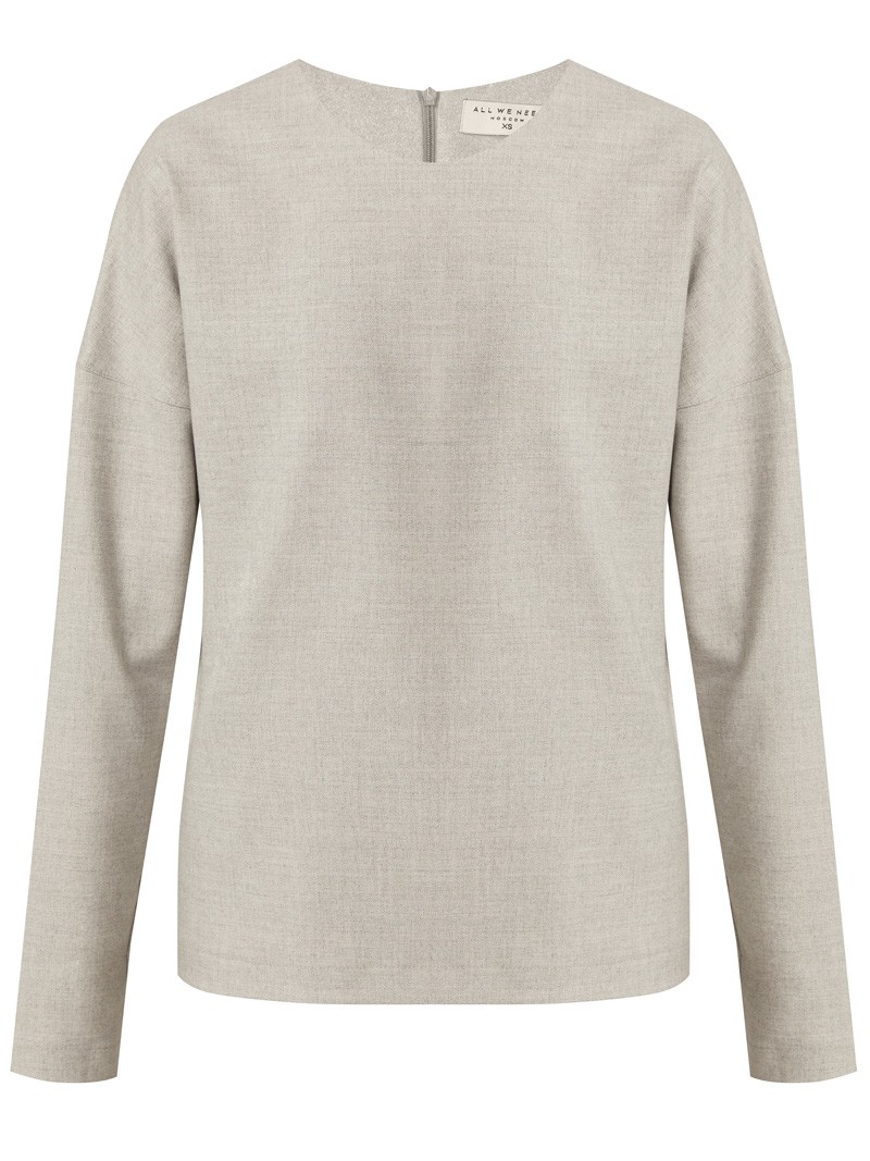 Свитшот свободного кроя со спущеным плечом. Модель дополнена потайной молнией на спинке. Идеальный вариант для расслабленных образов. Дополните свитшот свободными брюками и отправляйтесь на прогулку.

На модели размер XS