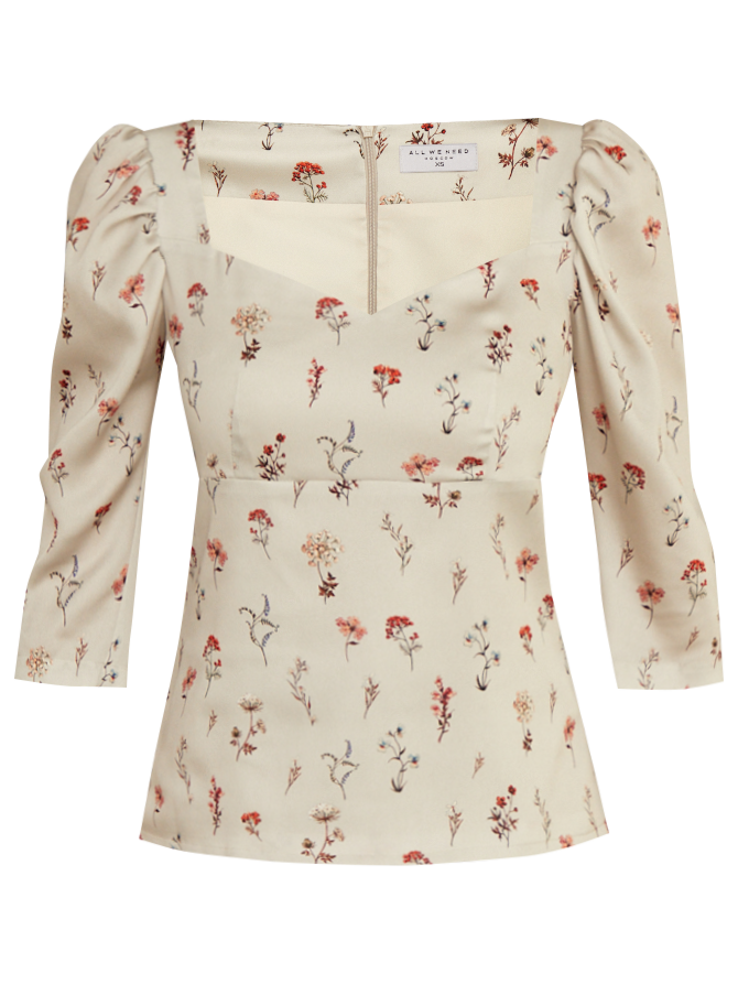 Блуза с фигурным вырезом, цвет: принт (цветы на молочном фоне) Allweneed
Блуза из плотной ткани с цветочным принтом украшена фигурным вырезом в области декольте. Рукава 3/4 оформлены декоративными сборками.