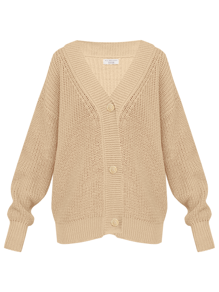 Кардиган oversize с V-образным вырезом и спущенным плечом. Модель дополнена 3 роговыми пуговицами. Дополните теплый и уютный образ бельевым топом или футболкой.

На модели размер one size