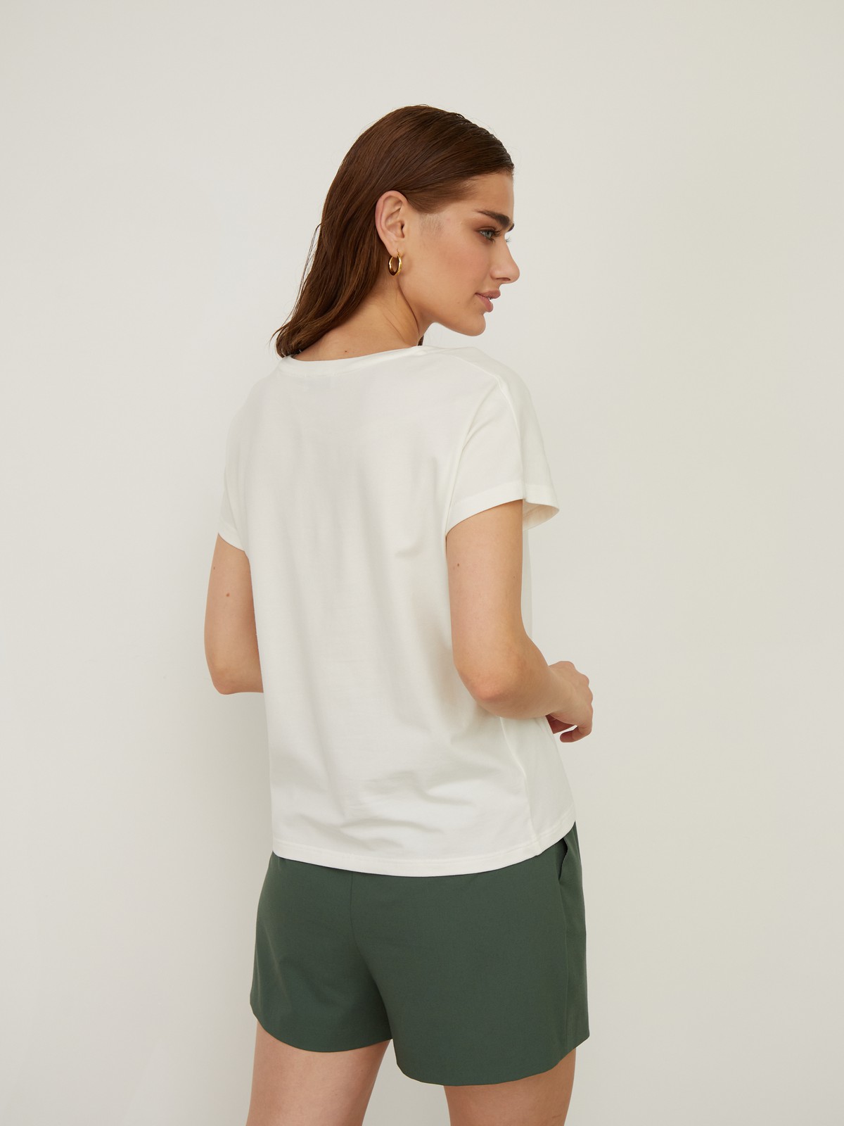 


Футболка классического прямого кроя с цельнокройными рукавами. Одинарный нагрудный карман как лаконичный акцент дизайна.

На модели размер S