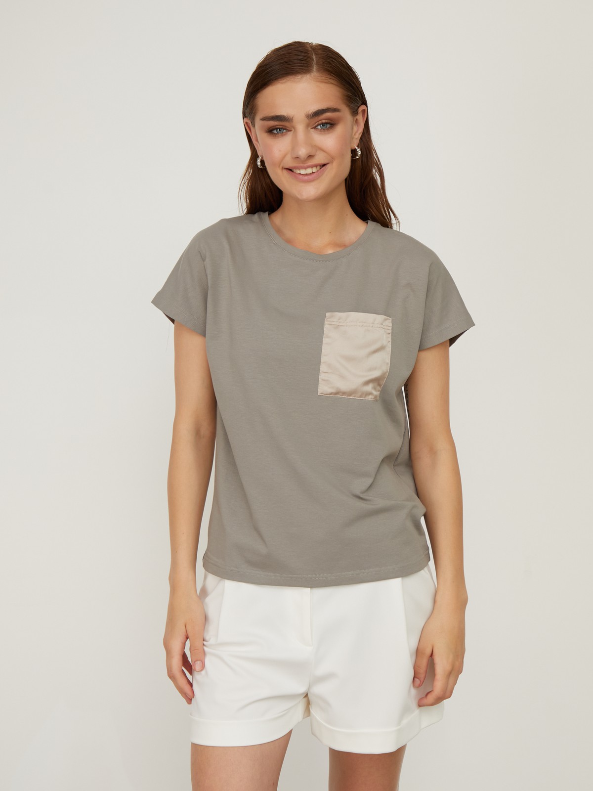 Футболка с цельнокройным рукавом и нагрудным карманом, цвет: серо-зеленый Allweneed
Футболка классического прямого кроя с цельнокройными рукавами. Одинарный нагрудный карман как лаконичный акцент дизайна.
На модели размер S