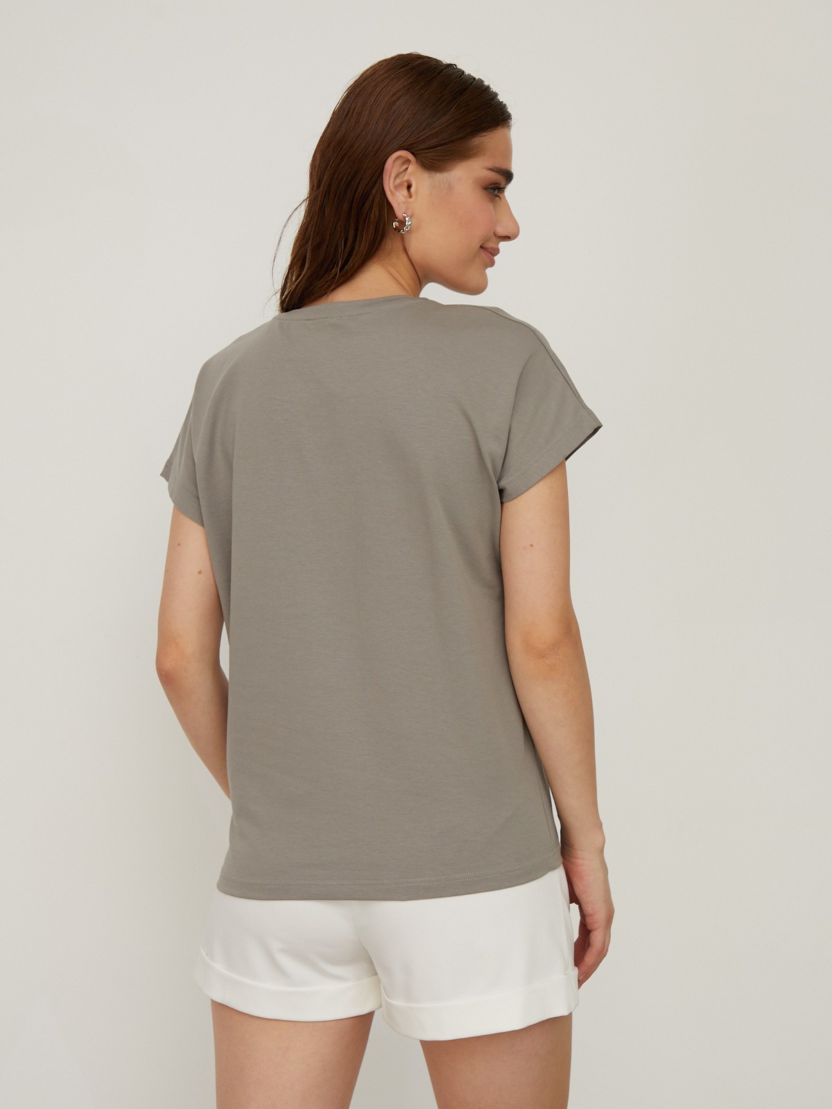 Футболка с цельнокройным рукавом и нагрудным карманом, цвет: серо-зеленый Allweneed
Футболка классического прямого кроя с цельнокройными рукавами. Одинарный нагрудный карман как лаконичный акцент дизайна.
На модели размер S