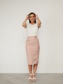 Юбка-карандаш с драпировкой на поясе, цвет: светло-розовый Allweneed
Юбка-карандаш оформлена декоративной драпировкой и поясом с широкой круглой пряжкой. Шлица для удобства ходьбы сзади. Модель идеально подчеркнет фигуру и поможет создать стильный деловой образ.
На модели размер M