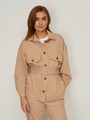 Рубашкав стиле сафари с застежкой на пуговицах, из вискозы с добавлением хлопка.Дополнена накладными карманами на груди,талия подчеркиваетсяпоясомс пряжкой. Отличный вариант на замену классической рубашке. Дополнит любой образ с джинсами, юбкой-карандаш или брюками прямого кроя.

На модели размер XS/S