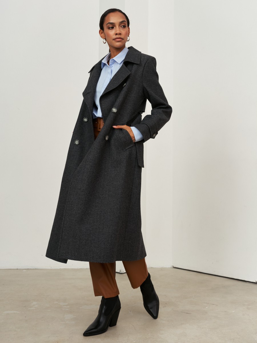 Пальто-тренч Dandy с поясом на пуговицах, цвет: серая елочка Allweneed Двубортное пальто-тренчс кокеткой по спинке, широким поясом на пуговицах и шлицей сзади.
Рукава декорированы патами на пуговицах. Классический крой в сочетании с элементами стиля милитари - отличная альтернатива минимализму.
На модели размер XS