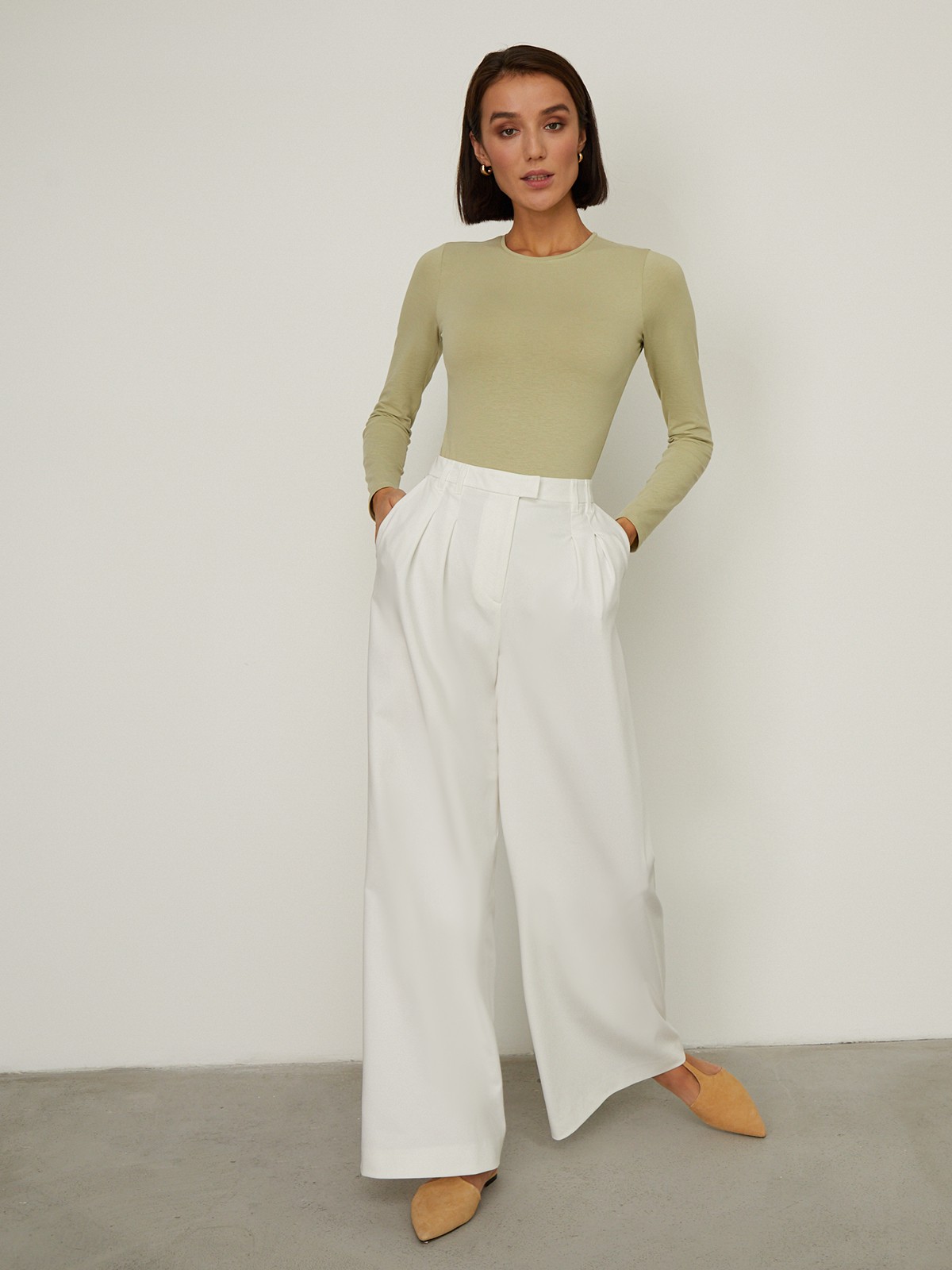 


Боди с эффектом второй кожи выполнен из тонкой трикотажной ткани. Длинные рукава, круглый вырез. Необходимая константа современного гардероба.

На модели размер XS