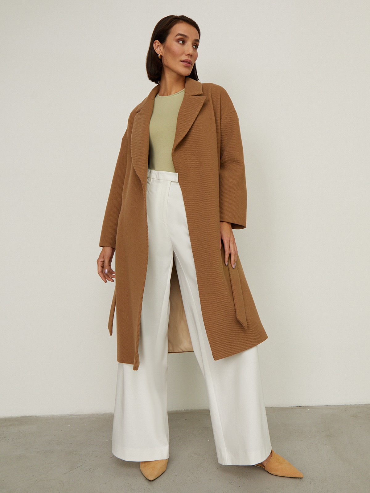 Пальто-халат Harvey со спущенным рукавом, цвет: кэмел фактурный Allweneed Пальто-халат из плотной шерсти. Модель прямого силуэтас английским воротником.Пальто дополнено двумя вместительными карманами,без застежки, с поясом из основного материала.
На модели размер XS