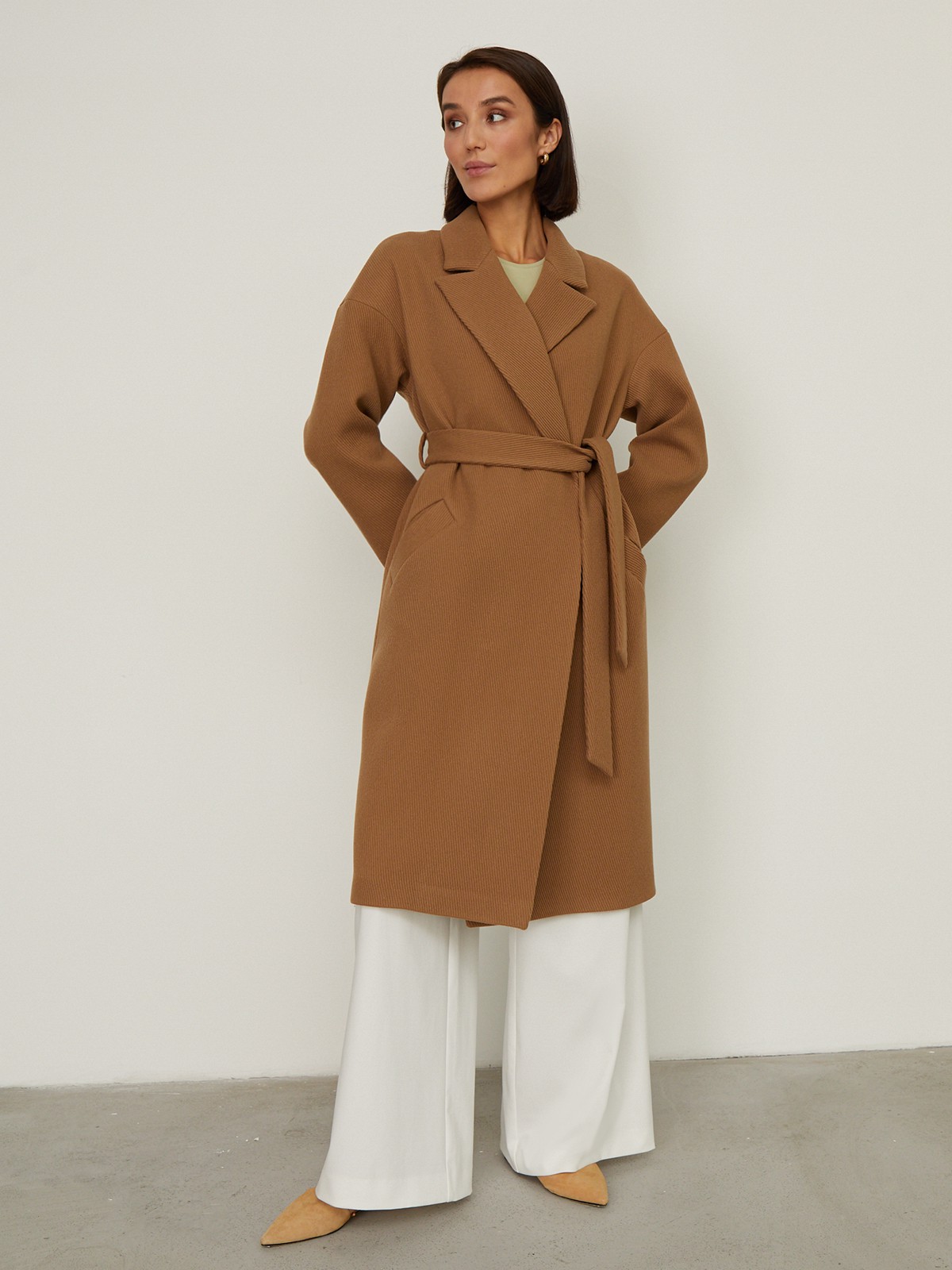 Пальто-халат Harvey со спущенным рукавом, цвет: кэмел фактурный Allweneed Пальто-халат из плотной шерсти. Модель прямого силуэтас английским воротником.Пальто дополнено двумя вместительными карманами,без застежки, с поясом из основного материала.
На модели размер XS