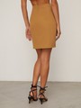 Юбка длины мини с пуговицами по краю, цвет: кэмел Allweneed Прямая юбка длины мини на высокой посадке. модель дополнена 4 декоративными пуговицами по левому боку. Верхний срез обработан отрезным поясом.
Цветомодели кэмел и терракотовый на 35% выполнены из переработанного пластика.
На модели размер XS