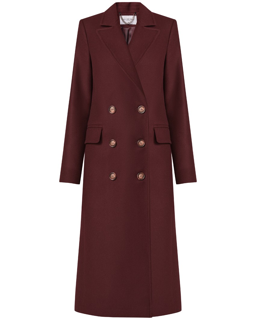 Двубортное пальто прямого кроя длины миди из мягкой шерсти на подкладе с двумя шлицами. Дополнено хлястиком на спинке. Главное преимущество этой модели - структурированный силуэт.

На модели размер XS