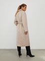 Пальто-халат миди на синтепоне на кнопках, цвет: бежевый Allweneed
Однотонное пальто-халат на синтепоне. Модель с пиджачным воротником и приспущенным плечевым швом. Мягкий пояс на талии подчеркивает силуэт. Застежка на кнопки.
Пальто выдержит холод и будет греть вас до -10 градусов.
На модели размер XS