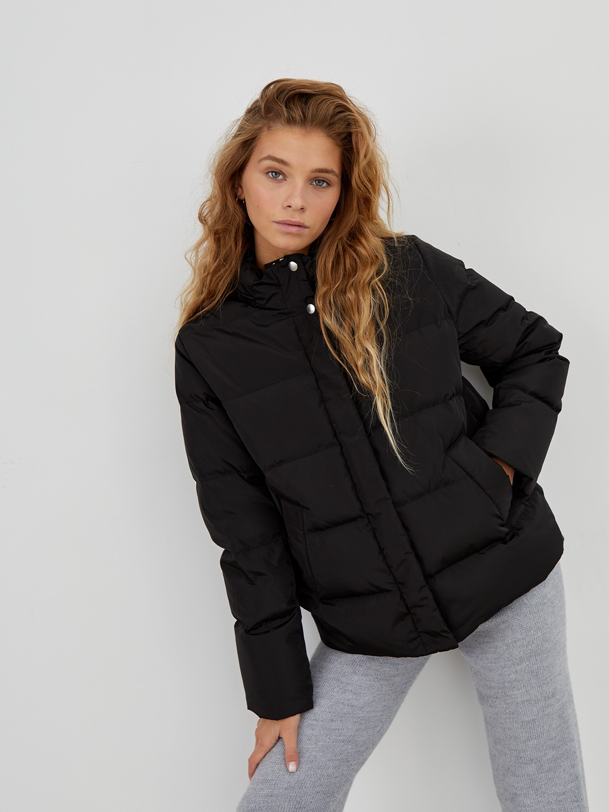 Пуховик укороченный, цвет: Черный Allweneed Укороченный прямой пуховик. Застежка на кнопки и молнию. Модель дополнена караманами. Ткань водоотталкивающая, не пропускает влагу и быстро сохнет в помещении.
Благодаря утеплителю пуховик способен выдержать холода до -25 градусов.
На модели размер XS