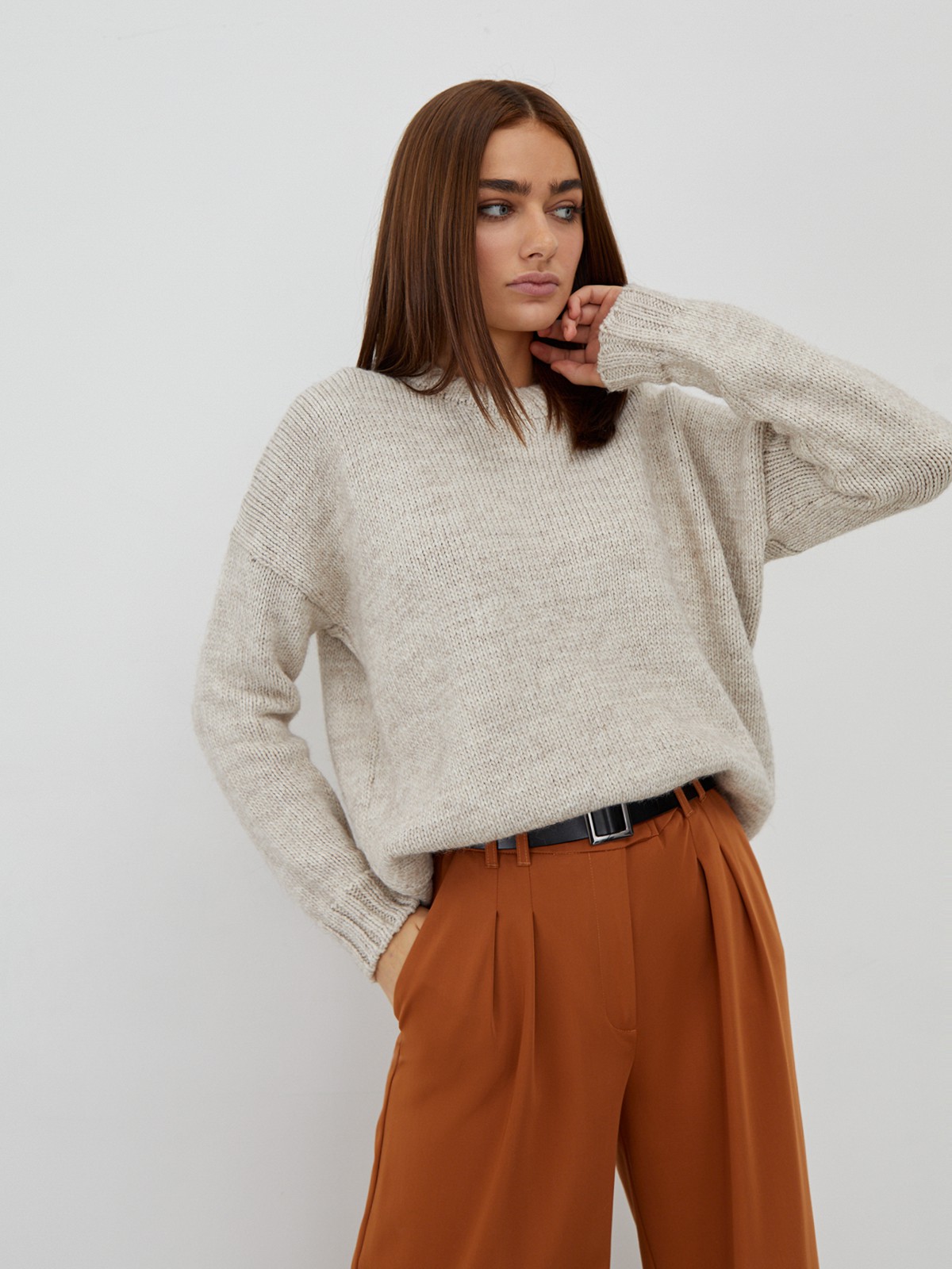 Oversize джемпер крупной вязки, цвет: светло-бежевый Allweneed
Джемпер oversize кроя из смесовой шерсти крупной вязки. Круглая горловина, манжеты и низ с ребристой окантовкой. Приспущенная плечевая линия.
На модели размер M/L