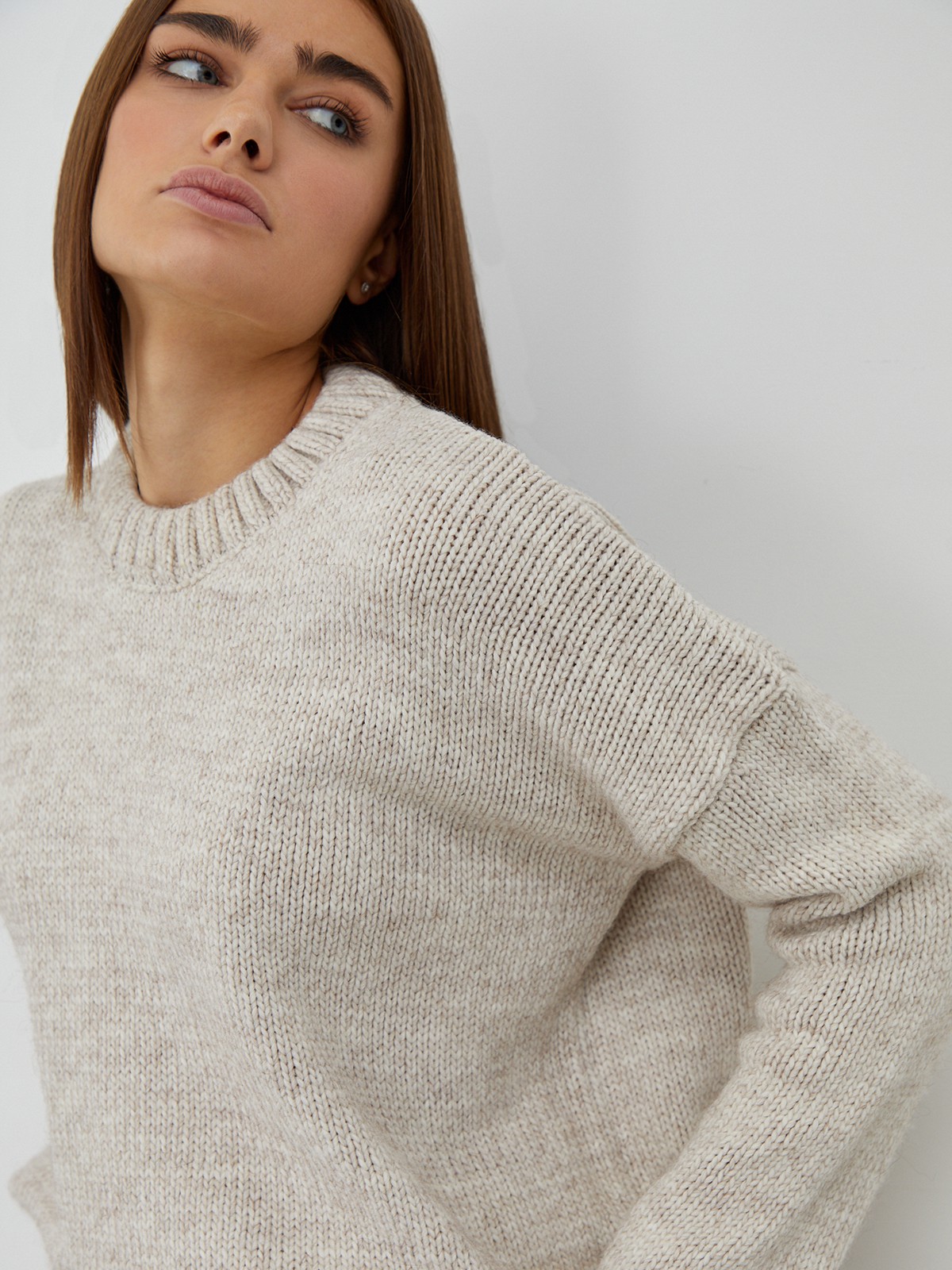 Oversize джемпер крупной вязки, цвет: светло-бежевый Allweneed
Джемпер oversize кроя из смесовой шерсти крупной вязки. Круглая горловина, манжеты и низ с ребристой окантовкой. Приспущенная плечевая линия.
На модели размер M/L