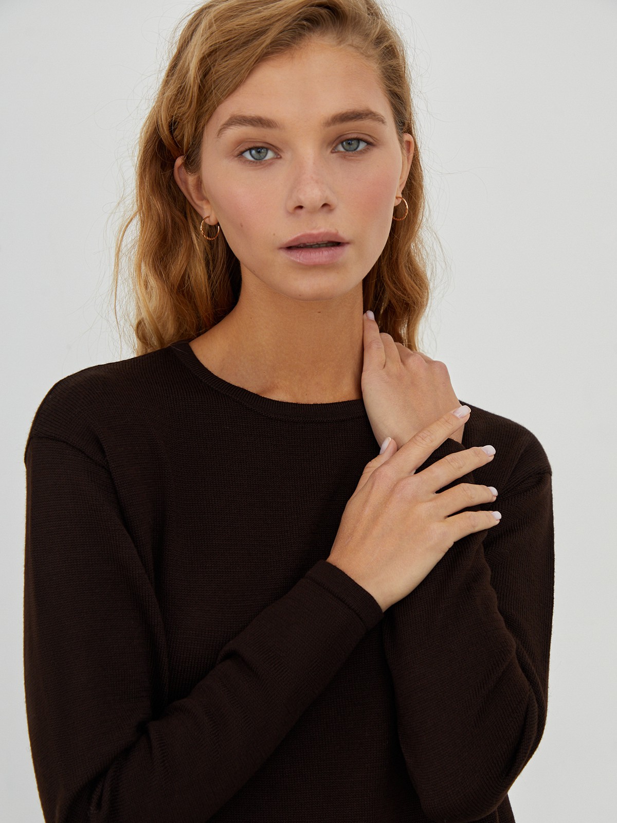 Вязаное платье-миди, цвет: темно-коричневый Allweneed
Вязаное платье-миди из тонкого трикотажа. Длинные рукава, вырез лодочка.
На модели размер XS/S