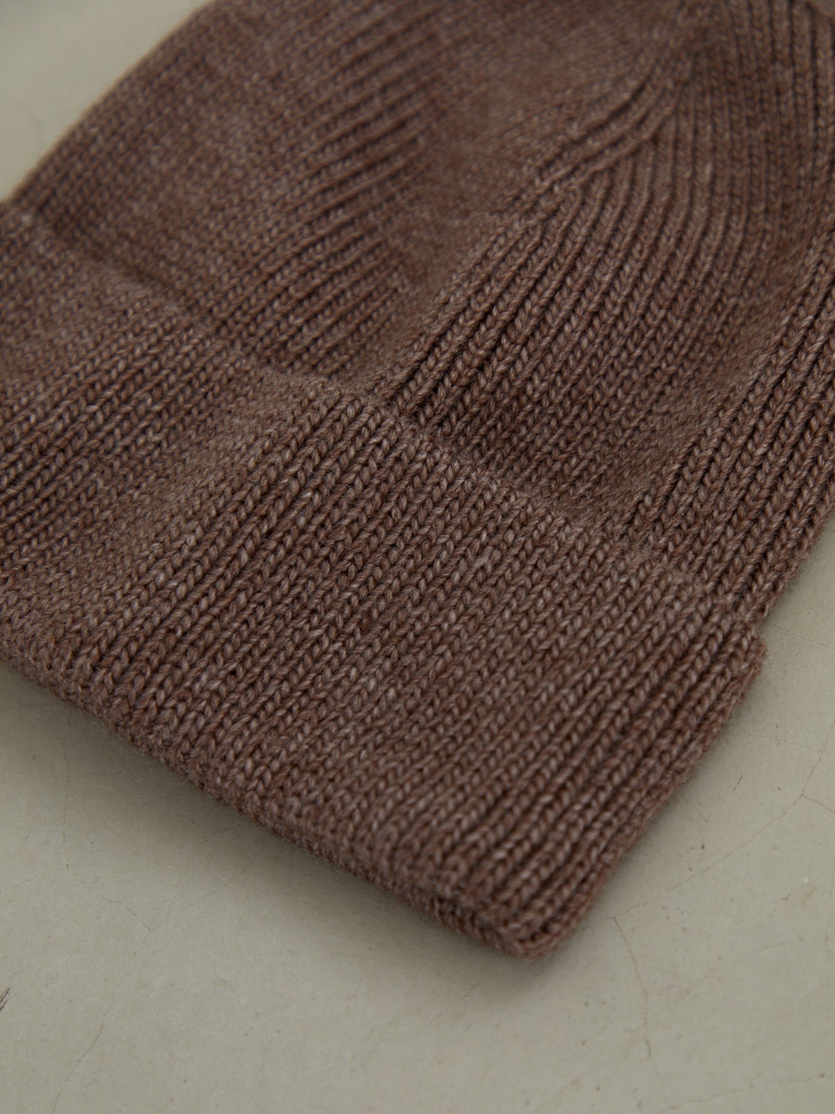 


Шапка бини из вязаного трикотажа с декоративным отворотом. Незаменимый аксессуар на зимний период.