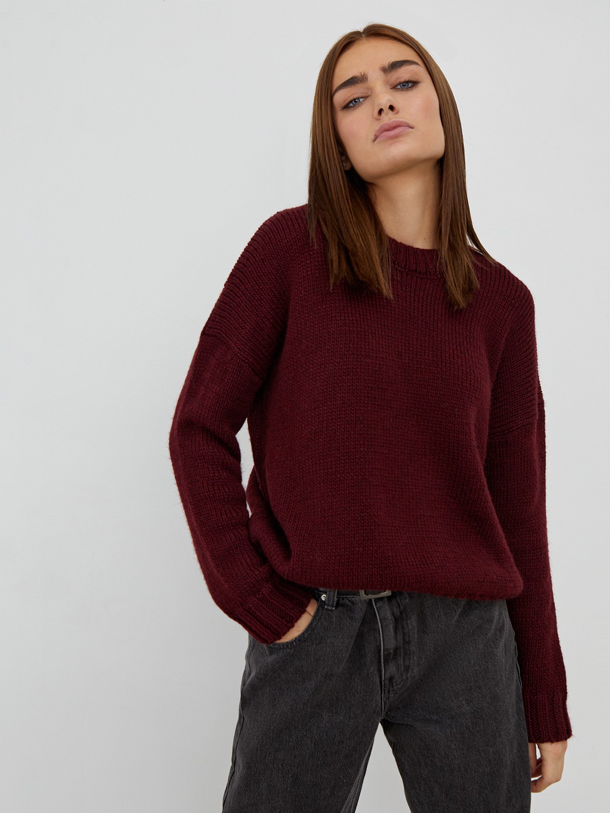 Oversize джемпер крупной вязки, цвет: бордовый Allweneed
Джемпер oversize кроя из смесовой шерсти крупной вязки. Круглая горловина, манжеты и низ с ребристой окантовкой. Приспущенная плечевая линия.
На модели размер M/L