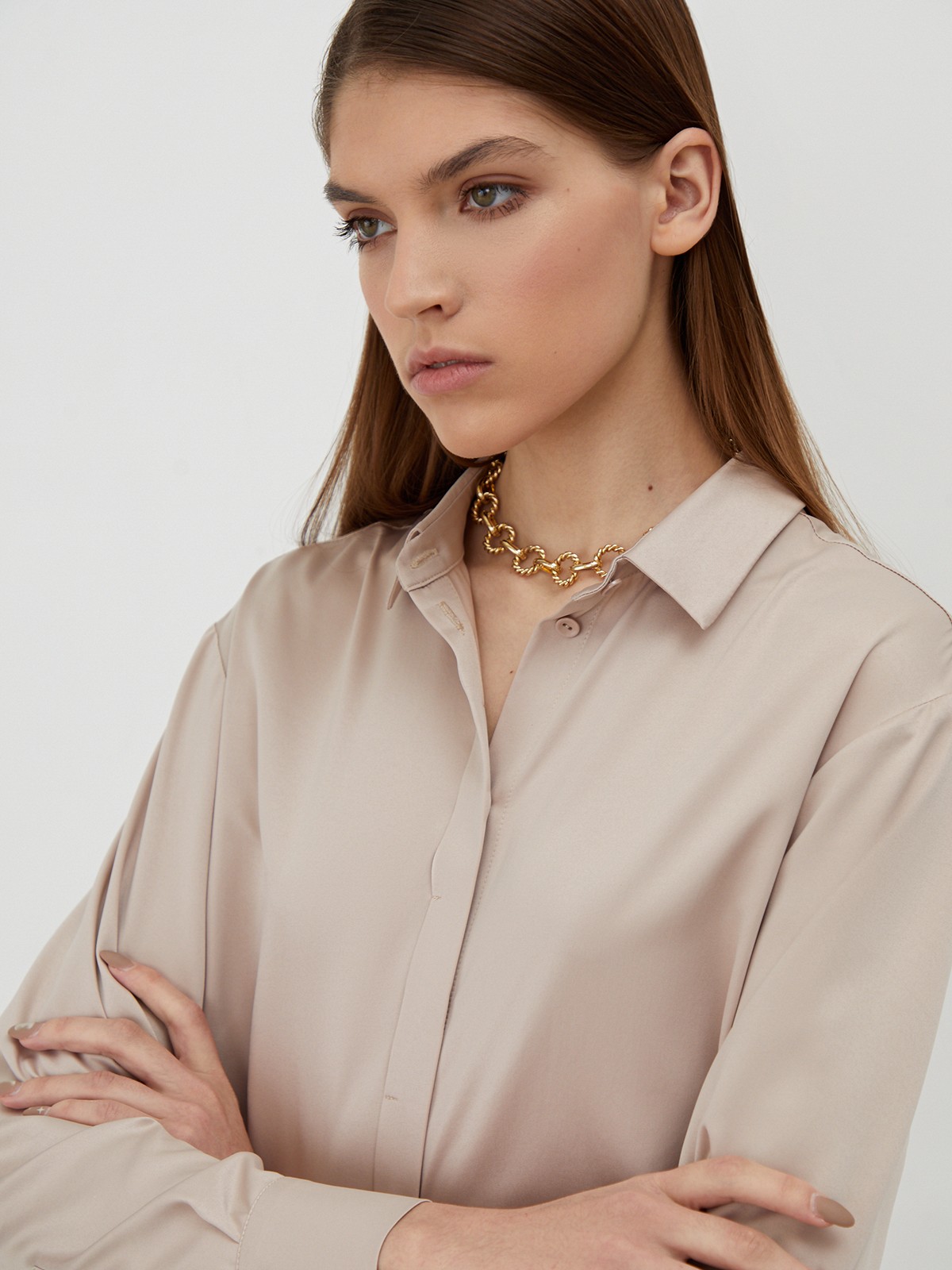 Рубашка в пижамном стиле, цвет: бежево-розовый Allweneed
Рубашка классического кроя выполнена из нежного вискозного атласа. Модель акцентирована отложным воротником, планкой-застежкой и классическими манжетами.
На модели размер XS