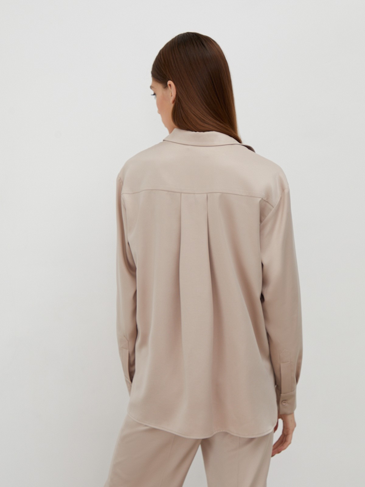 Рубашка в пижамном стиле, цвет: бежево-розовый Allweneed
Рубашка классического кроя выполнена из нежного вискозного атласа. Модель акцентирована отложным воротником, планкой-застежкой и классическими манжетами.
На модели размер XS