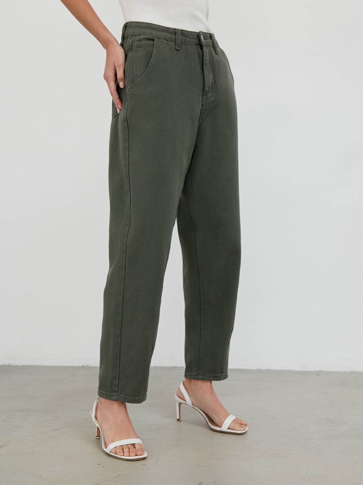 Джинсы SLOUCHY с высокой посадкой, цвет: хаки Allweneed
Джинсы SLOUCHY объемного кроя с высокой посадкой на талии. Комфортная и практичная модель для повседневной носки.
На модели размер XS