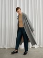 Пальто Oversize из двусторонней ткани, цвет: оливковый Allweneed
Пальто oversize кроя выполнено из двусторонней ткани с прострочкой в тон. Лаконичная модель оформлена широкими лацканами и мягким поясом на талии. Покатая линия плеча для дополнительной элегантности.
На модели размер XS