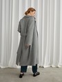 Пальто Oversize из двусторонней ткани, цвет: оливковый Allweneed
Пальто oversize кроя выполнено из двусторонней ткани с прострочкой в тон. Лаконичная модель оформлена широкими лацканами и мягким поясом на талии. Покатая линия плеча для дополнительной элегантности.
На модели размер XS