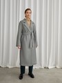 Пальто Oversize из двусторонней ткани, цвет: оливковый Allweneed
Пальто oversize кроя выполнено из двусторонней ткани с прострочкой в тон. Лаконичная модель оформлена широкими лацканами и мягким поясом на талии. Покатая линия плеча для дополнительной элегантности.
На модели размер XS