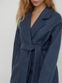 Пальто Oversize из двусторонней ткани, цвет: серо-синий Allweneed
Пальто oversize кроя выполнено из двусторонней ткани с прострочкой в тон. Лаконичная модель оформлена широкими лацканами и мягким поясом на талии. Покатая линия плеча для дополнительной элегантности.
На модели размер XS