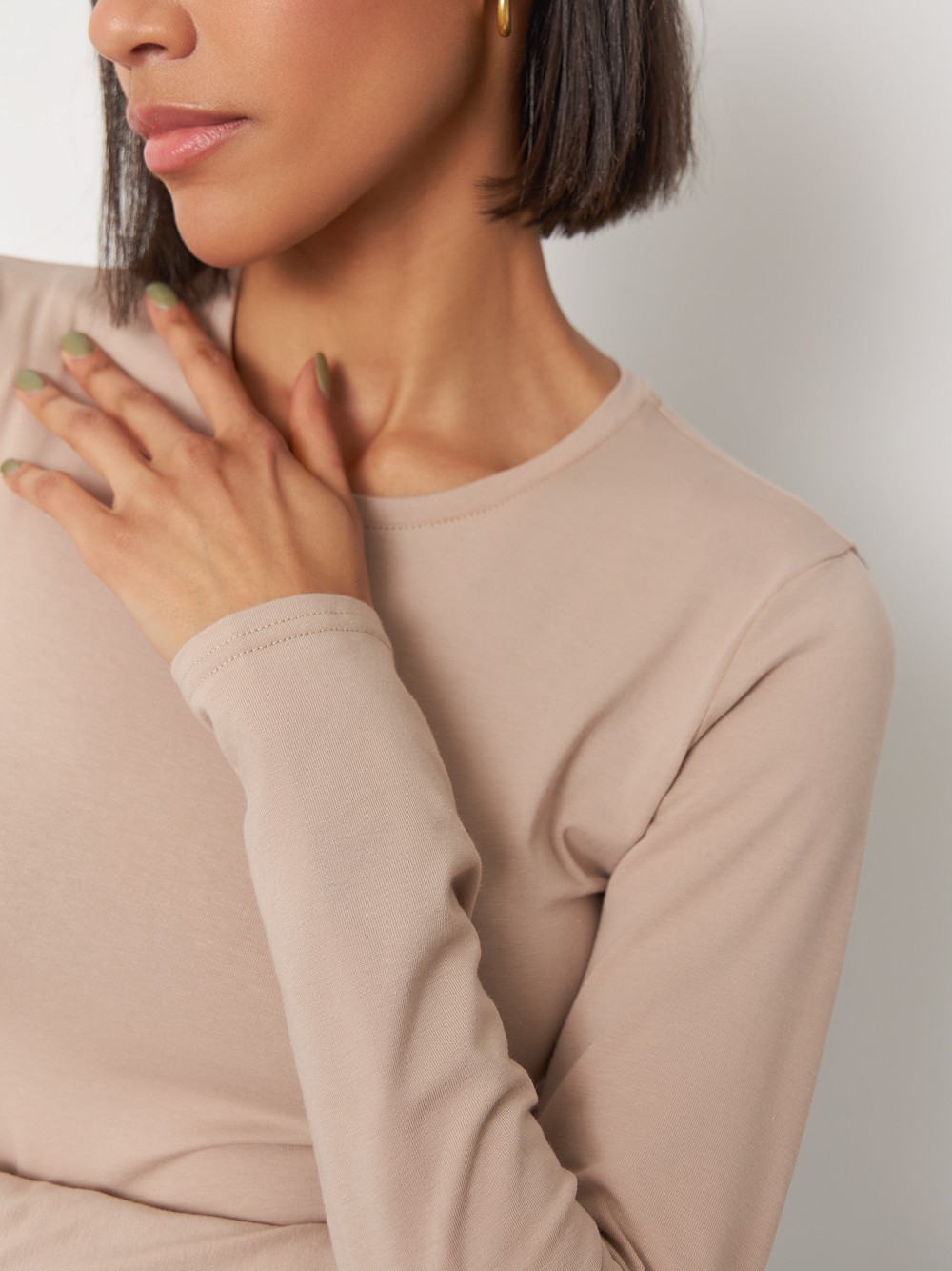 


Боди с эффектом второй кожи выполнен из тонкой трикотажной ткани. Длинные рукава, круглый вырез. Необходимая константа современного гардероба.

На модели размер XS