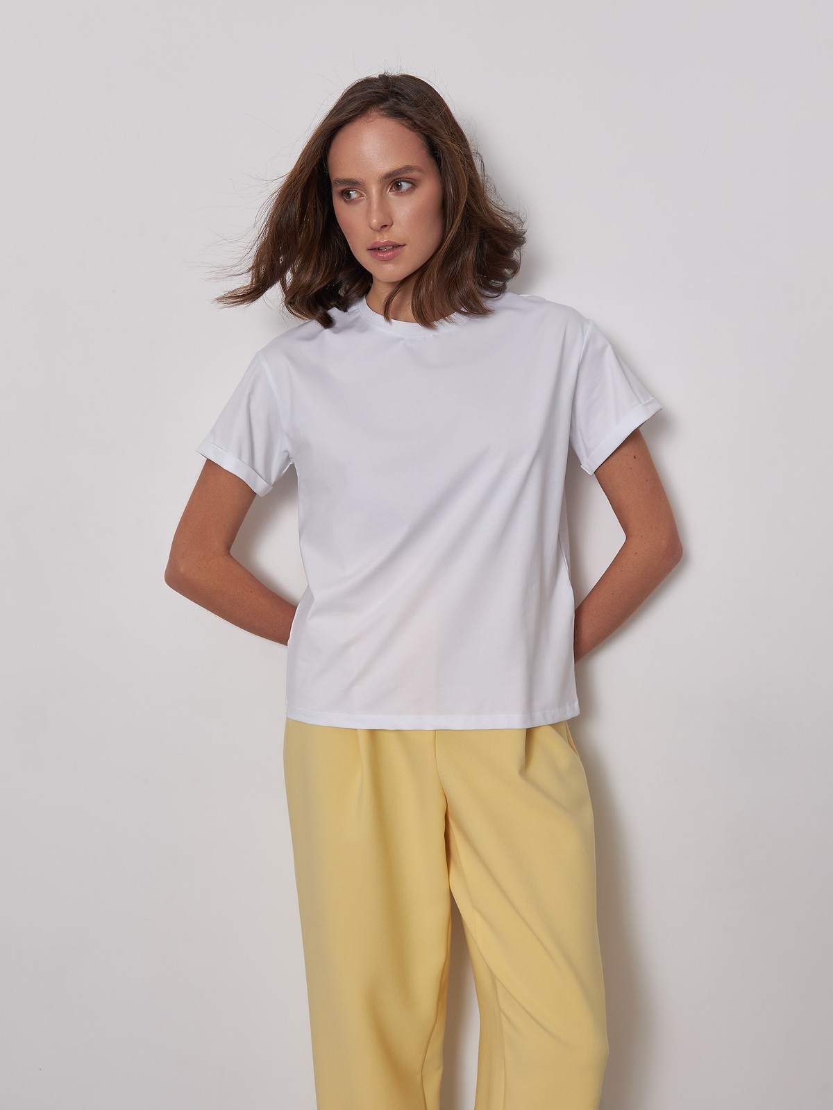 Футболка свободного кроя из слегка тянущегося хлопкового материала. В новой коллекции мы выпустили футболки в новыхбазовых, пастельных и приглушенных цветах.

На модели размер M